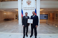 Заместителю главврача зеленоградской больницы вручили почетную грамоту и знак Совета Федерации